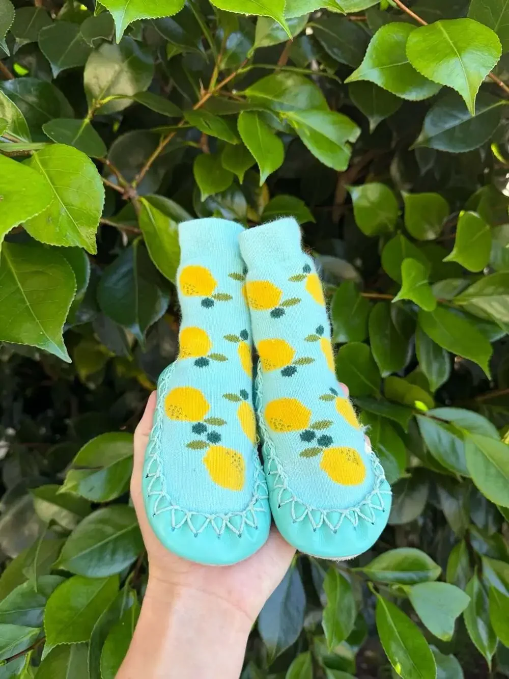 Hanna Andersson Lemon Print Slipper Socks with Leather Sole